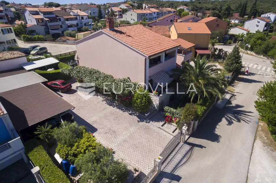 istra, pula - apartmanska kuća s pogledom na more u blizini plaže - slika 2