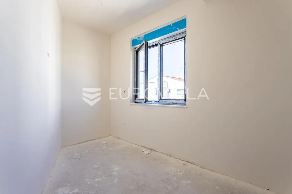 vodice, dvoetažni stan s bazenom i vrtom u izgradnji, 100,34 m² - slika 12