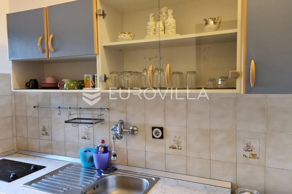 pula, zgrada sa 4 stana po 40 m2 u centru grada - pogodna za najam - slika 33