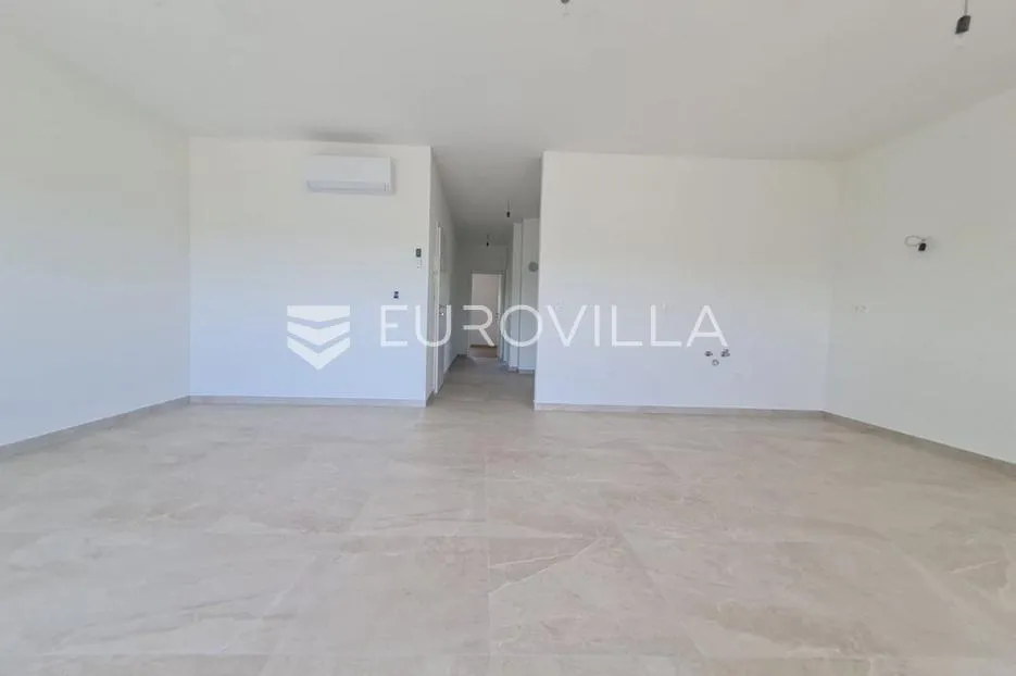 vir, komforan trosoban apartman u centru otoka s pogledom na more i krovnom terasom - slika 15
