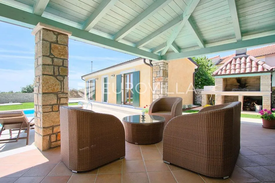istra, poreč - elegantna kamena vila s bazenom, iznimno kvalitete gradnje - slika 12