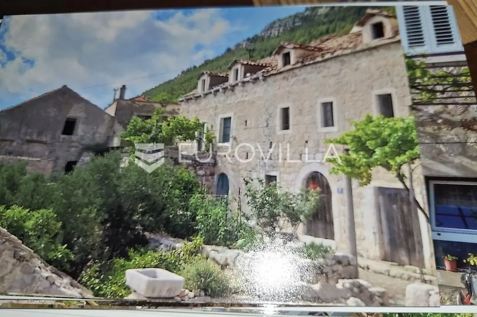 Mljet, Babino Polje, Sršenovići, stara kamena kuća u nizu