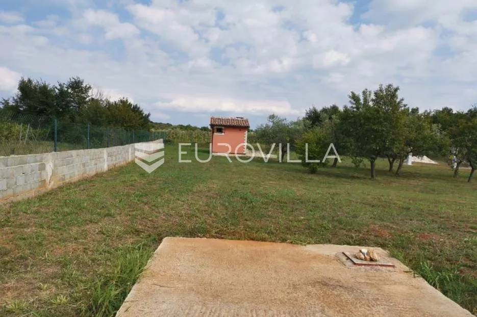 rovinj, poljoprivredno zemljište veličine 4798 m2 sa upisanim objektima - slika 2