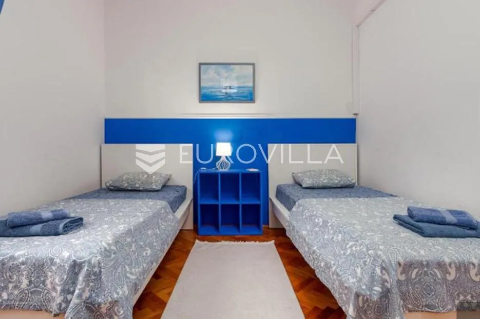 otok ugljan, preko, zemljište i lijepa kuća s tri stana i pogledom na more - slika 17