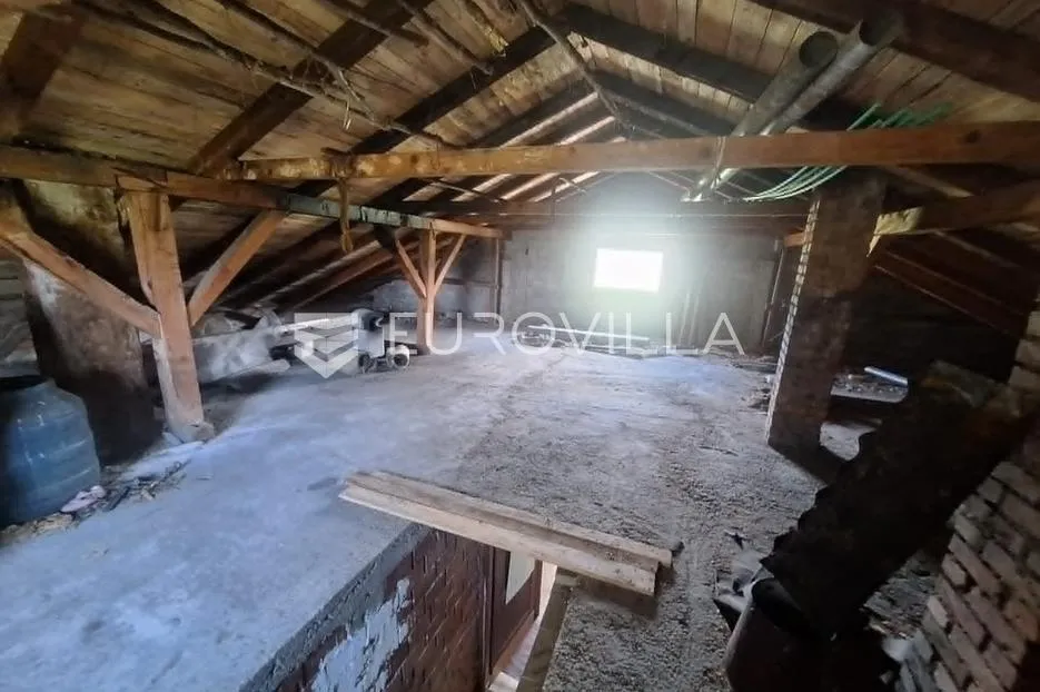 plaški, kuća 320 m², energetski obnovljena, mirna lokacija - slika 16