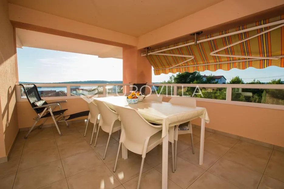 rab, barbat, dvosoban stan s pogledom na more, 200 m od mora 105 m² - slika 13
