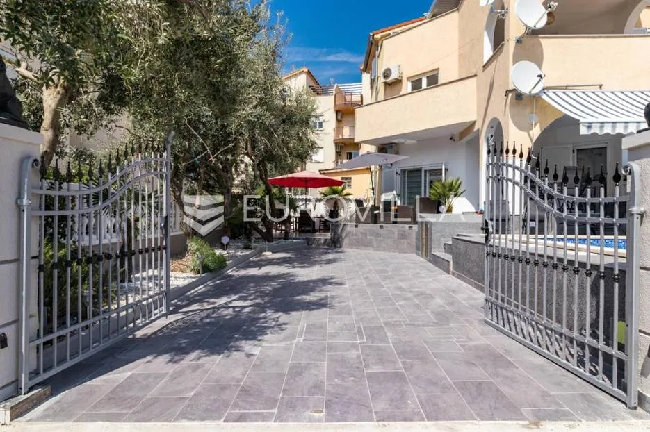 medulin, trosoban stan sa bazenom, privatni parking, neto korisna površina 80 m² - slika 15