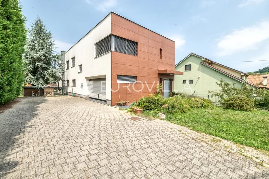 zagreb, vrapče, prekrasna vila s dvorištem nkp 505 m2 - slika 13