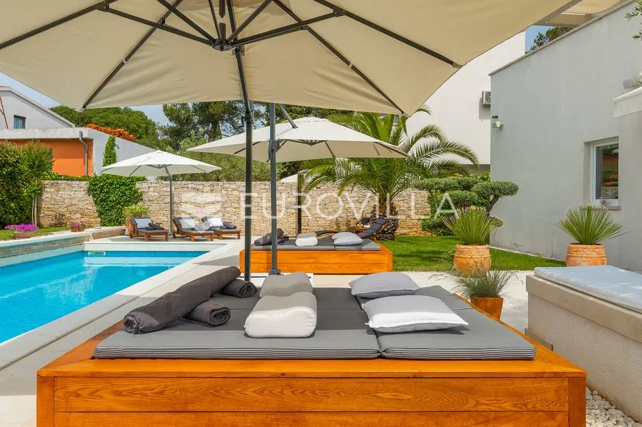 rovinj, rovinjsko selo, prekrasna villa s wellnessom i bazenom, 224 m² - slika 41