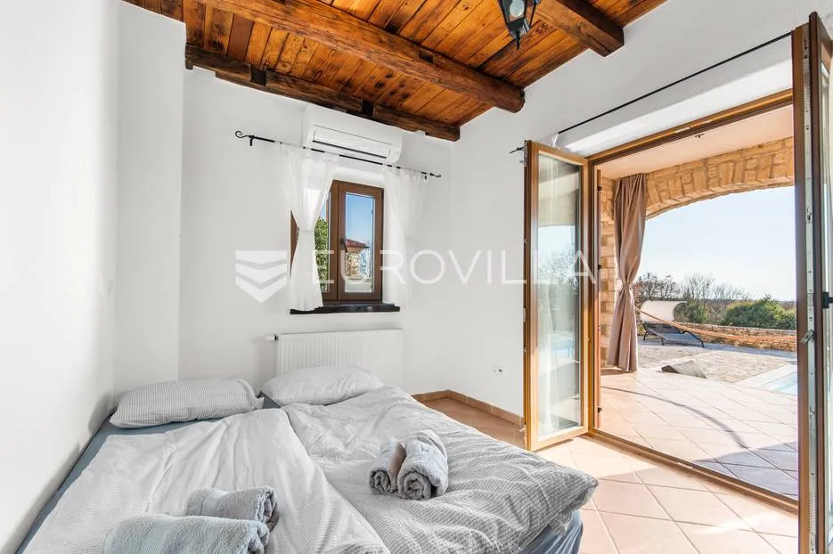 istra, svetvinčenat, prekrasna kamena katnica s bazenom 32 m² i jacuzzijem, 155 m² - slika 35