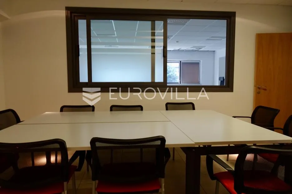 kastav, žegoti, uredski prostor, etaža 368 m² na 2. katu poslovne zgrade - slika 7