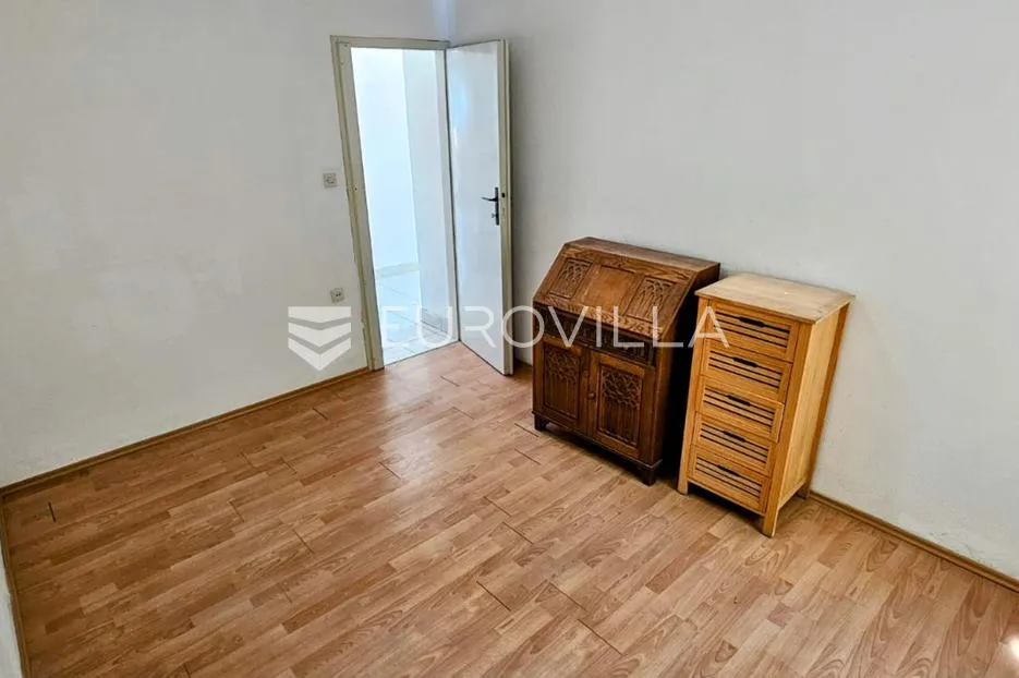 trogir, kuća s tri apartmana s pogledom na more na 50 m od mora - slika 15