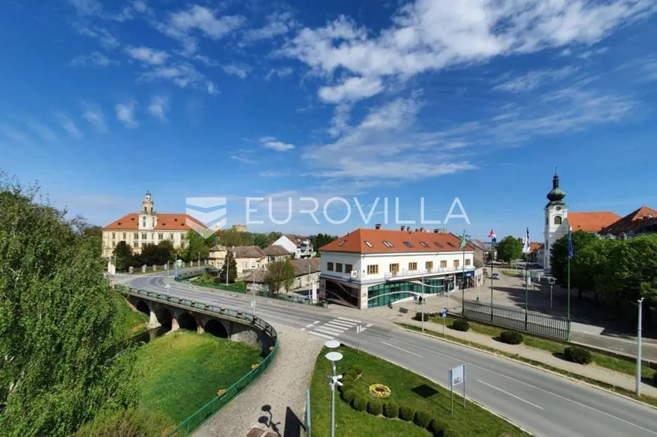 Valpovo, najam uličnog poslovnog prostora, površine 60 m², uz besplatan parking