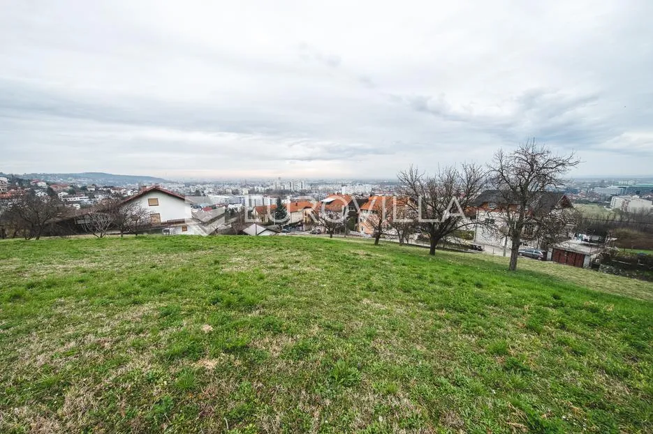 zagreb, gajnice, građevinsko zemljište sa starom kućom 6432 m2 - slika 2