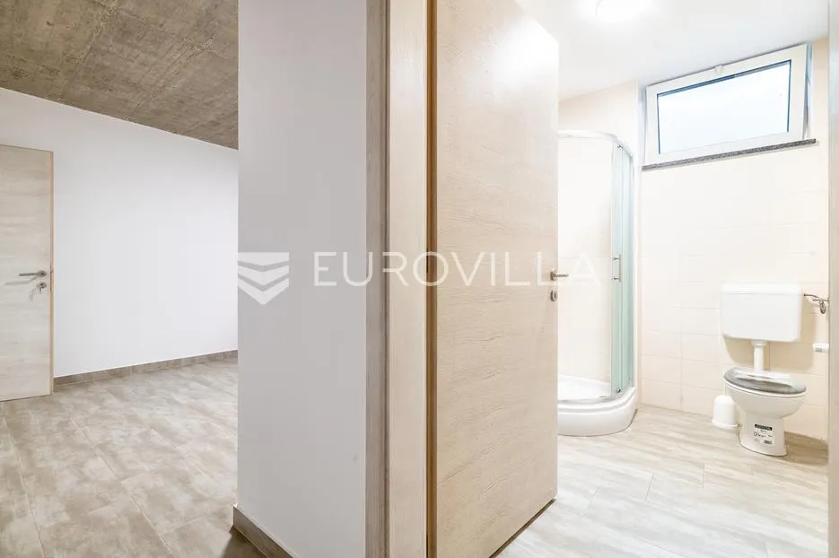 sveti ivan zelina, prekrasna dvojna kuća površine 385 m² - slika 12