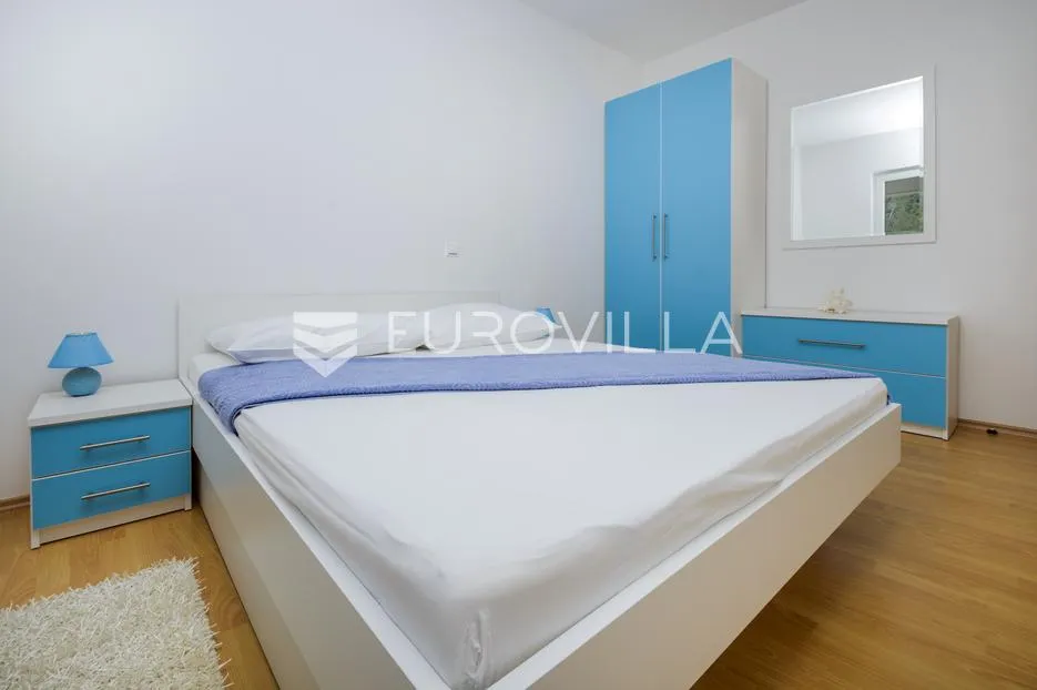blace, prvi red do mora, stambena zgrada - slika 10