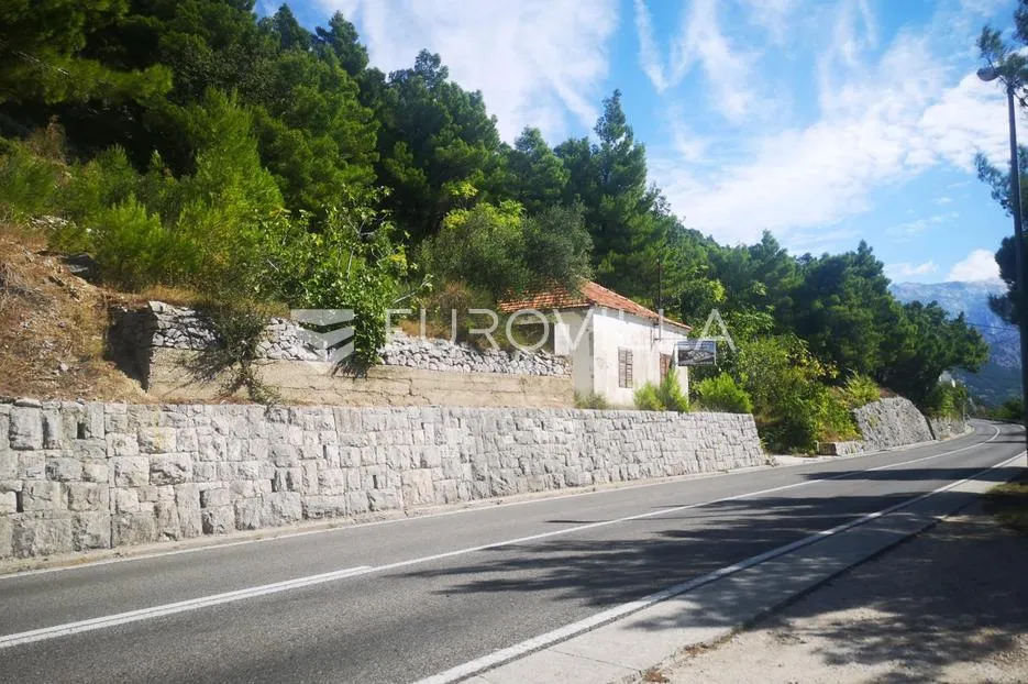 omiš, lokva rogoznica, prostrano zemljište s kućom za adaptaciju i panoramskim pogledom na more - slika 2