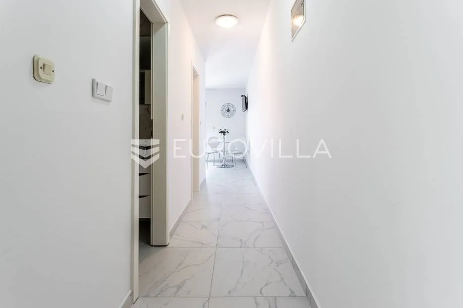 čiovo, okrug donji, apartmanska vila s bazenom - slika 22