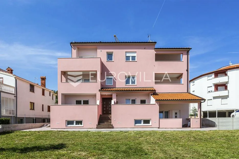 istra, medulin, velika samostojeća kuća sa 7 apartmana 100 m od mora - slika 2