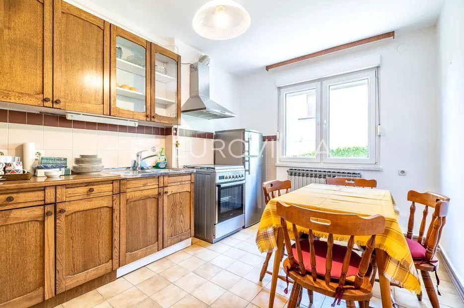 zagreb, jandrićeva, trosoban stan sa 2 balkona, garažom, parking mjestom i vrtom, 80 m² - slika 5