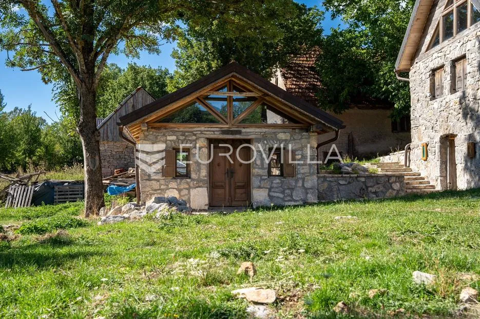 lika, plitvička jezera, ograđeno imanje 40.000 m² s 11 kuća, izuzetna rijetka investicija - slika 27