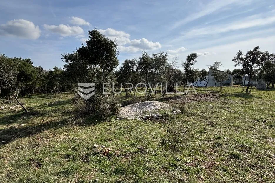 ližnjan, valtura, zemljište okruženo prirodom - slika 3
