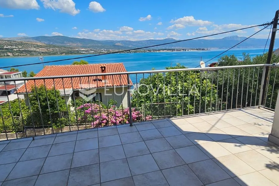 trogir, kuća s tri apartmana s pogledom na more na 50 m od mora - slika 17