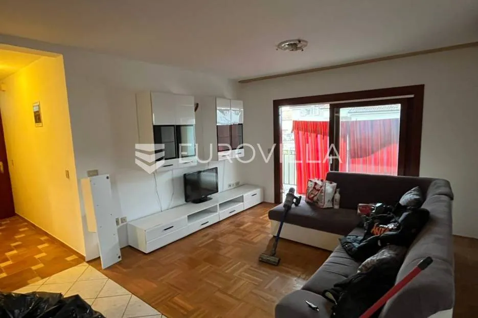 Poreč, trosoban stan sa dvije terase, 71 m²