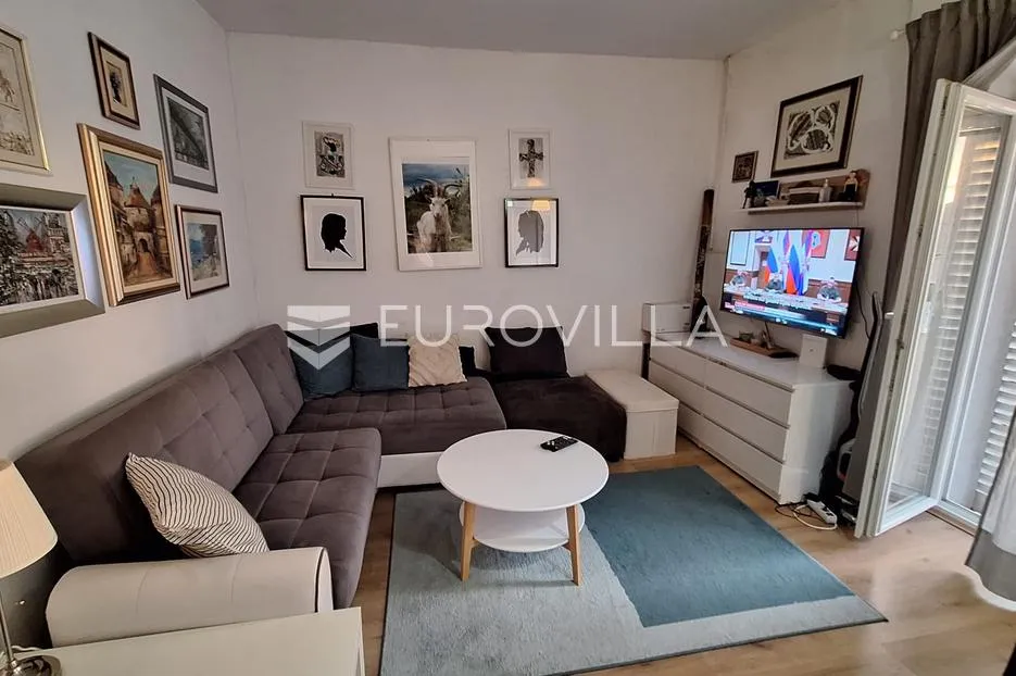 Pula, Centar: Adaptiran trosoban stan 51 m², 100 m od Arene, 1. kat, vrhunska lokacija - Medulin