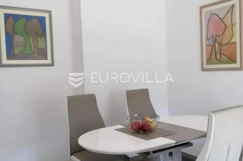 rijeka, centar, adaptiran četverosoban stan površine 114.08 m², balkon - slika 3