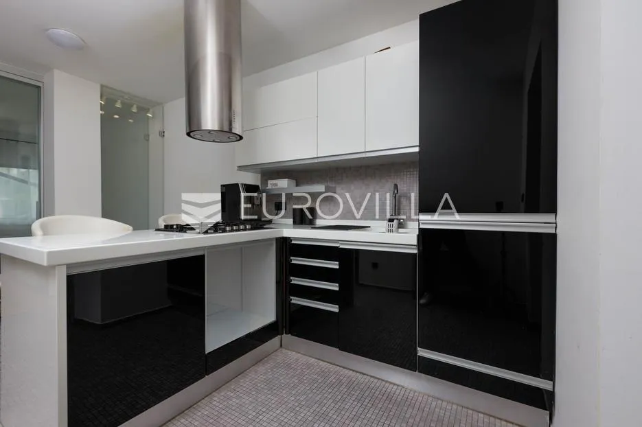 rijeka, centar, odličan trosoban stan 60 m² s garažnim parkirnim mjestom - slika 4