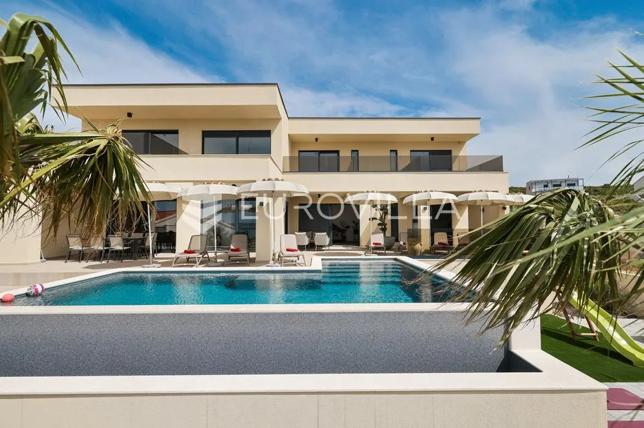 zadar, maslenica, luksuzna vila s bazenom i neometanim pogledom na more 254 m² - slika 69