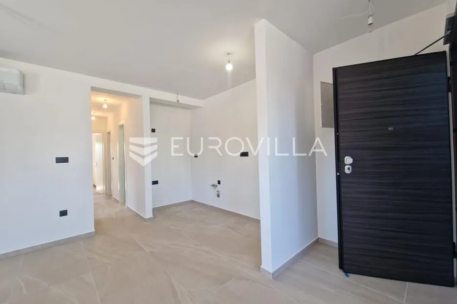 vir, novogradnja, trosobni apartman s vrtom - slika 17