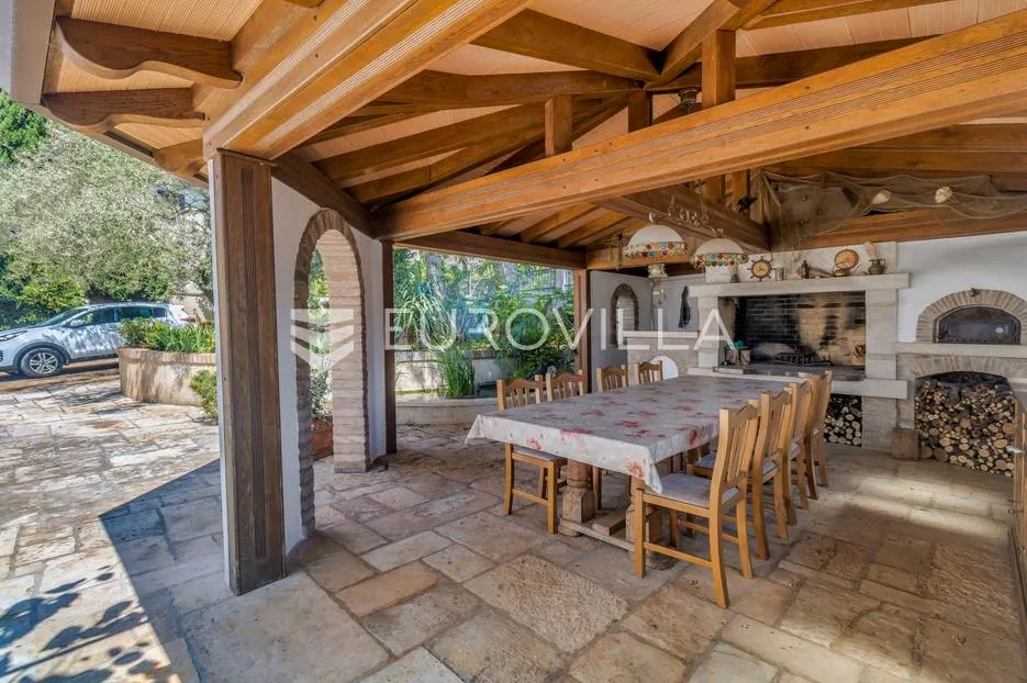 istra, umag - unikatna villa nkp 400 m2 na svega 30 m od mora - slika 21