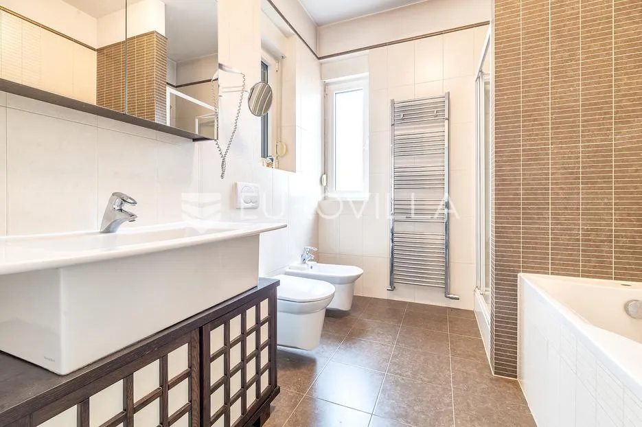 zagreb, maksimir, obiteljska kuća s bazenom 480 m2 - slika 14