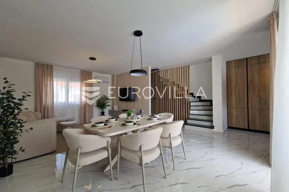 vir, predivna moderna vila s bazenom u centru mjesta, vrhunska lokacija, 450 m od mora - slika 15