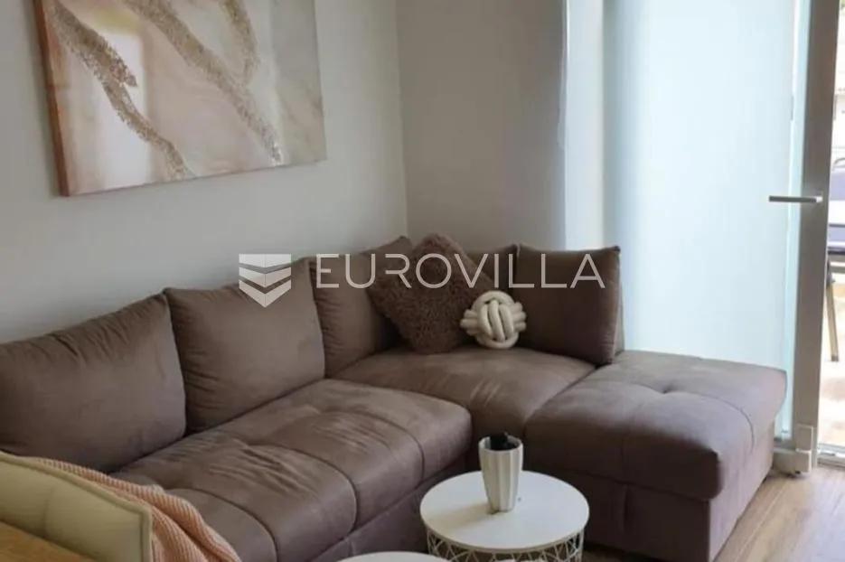 stinica, apartman u mirnom naselju 100 m od mora - slika 5