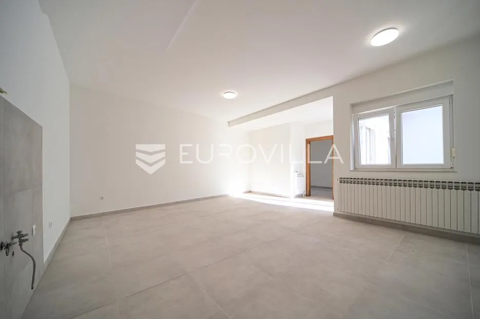 osijek, retfala, prodaja, 3 sobe stan s dvorištem s pogledom na opus arenu - slika 3