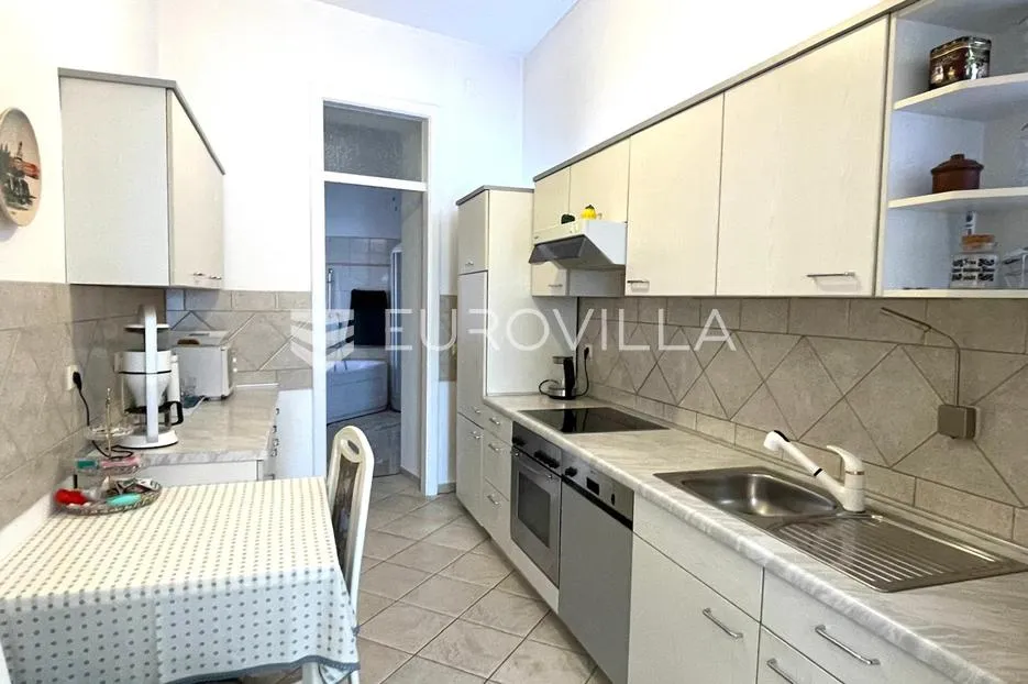 crikvenica, kuća sa 4 apartmana i 2 poslovna prostora, centar, pogled na more - slika 8