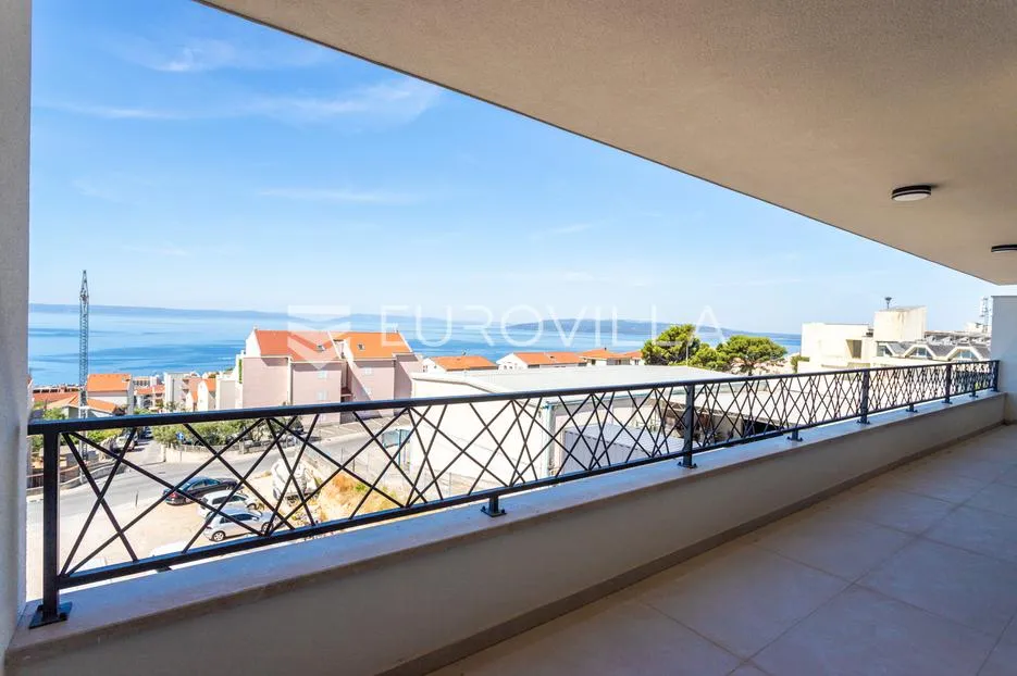 makarska, trosoban stan s velikom terasom i panoramskim pogledom na more - slika 13