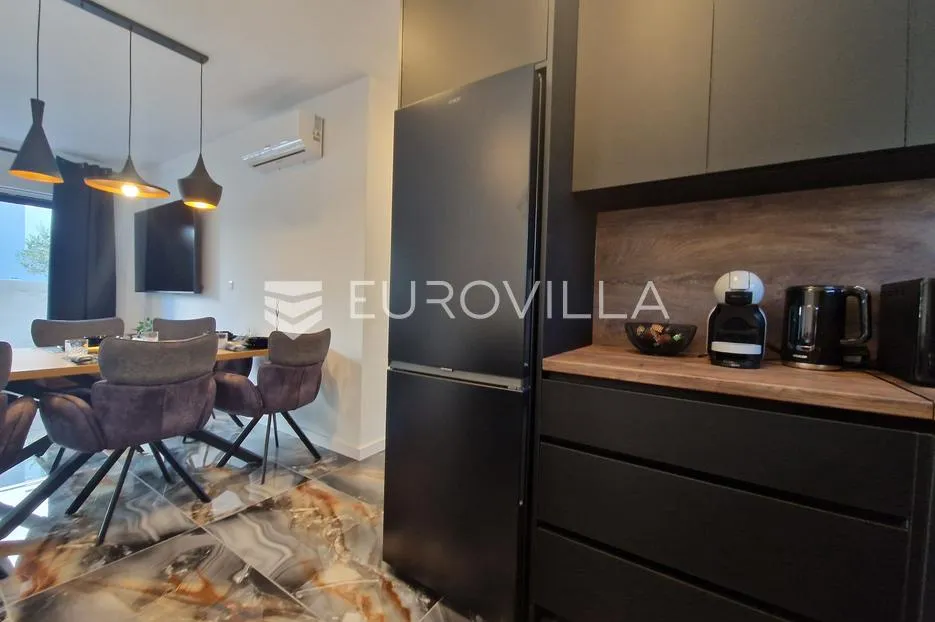 vir, moderan apartman s dvije spavaće sobe, terasom, vrtom i 2 parkirna mjesta, centar - slika 25