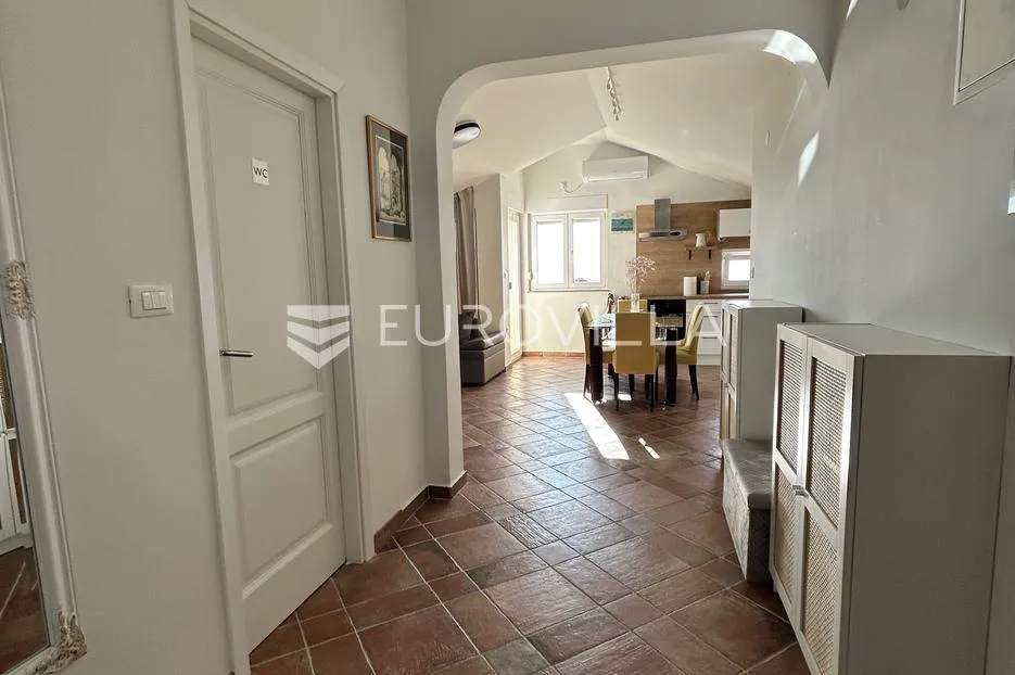 zadar, diklo, uređen dvosobni stan na drugom katu, 74 m² - slika 17