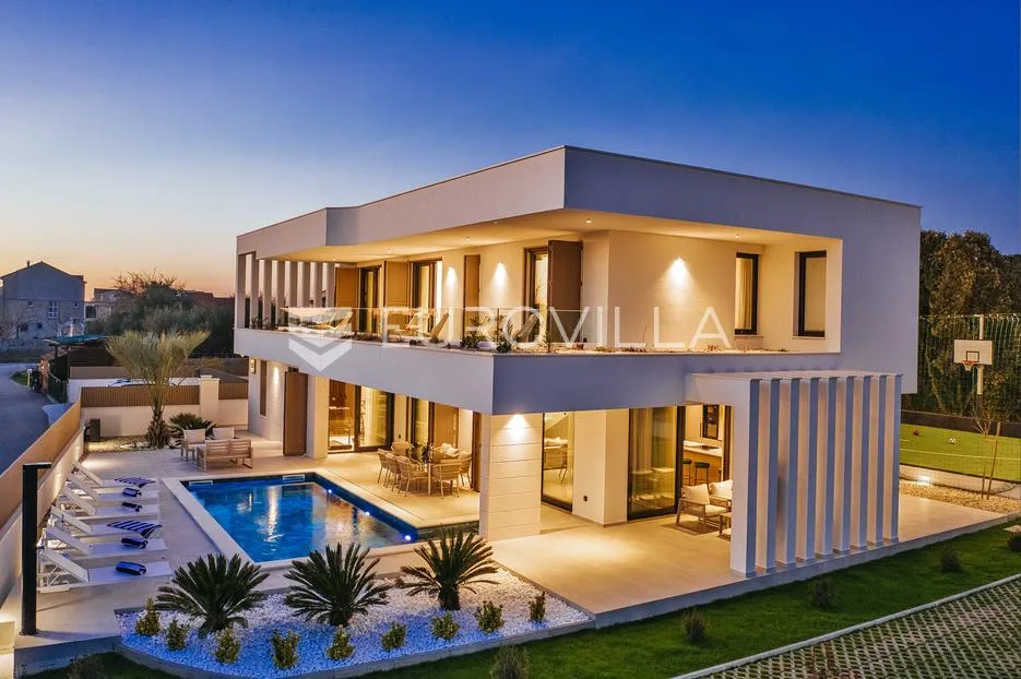 zadar, luksuzna vila s bazenom, savršen spoj elegancije i komfora - slika 74