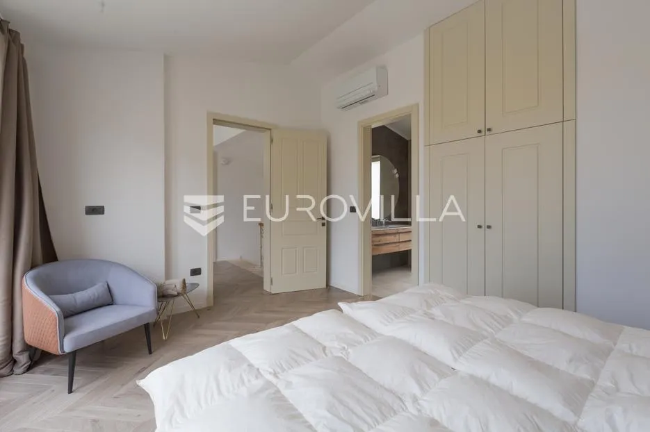 istra, pula, potpuno renovirana austrougarska villa u srcu pule - slika 27