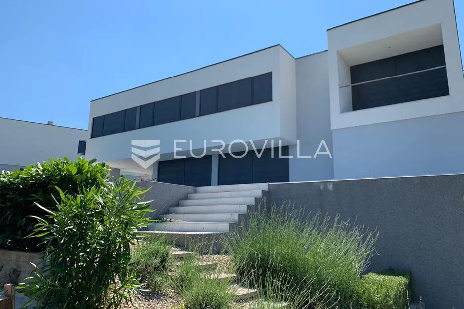 Krk, luksuzna vila od 260m2 na parceli od 885m2 - Vrh