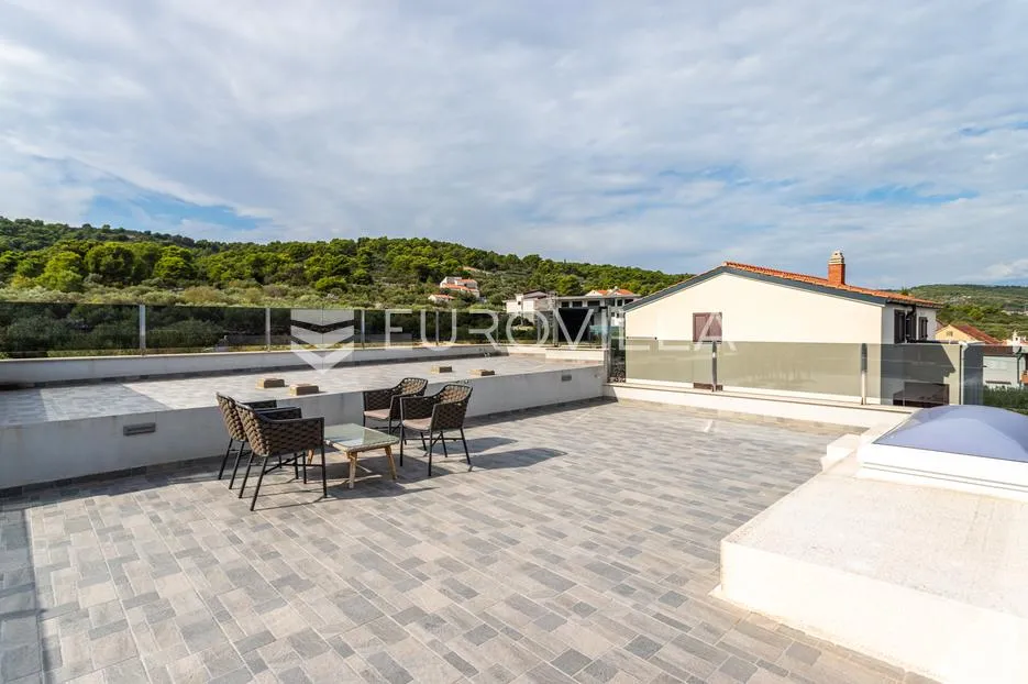 čiovo, slatine, kuća s bazenom na mirnoj lokaciji površine 179 m2 - slika 23