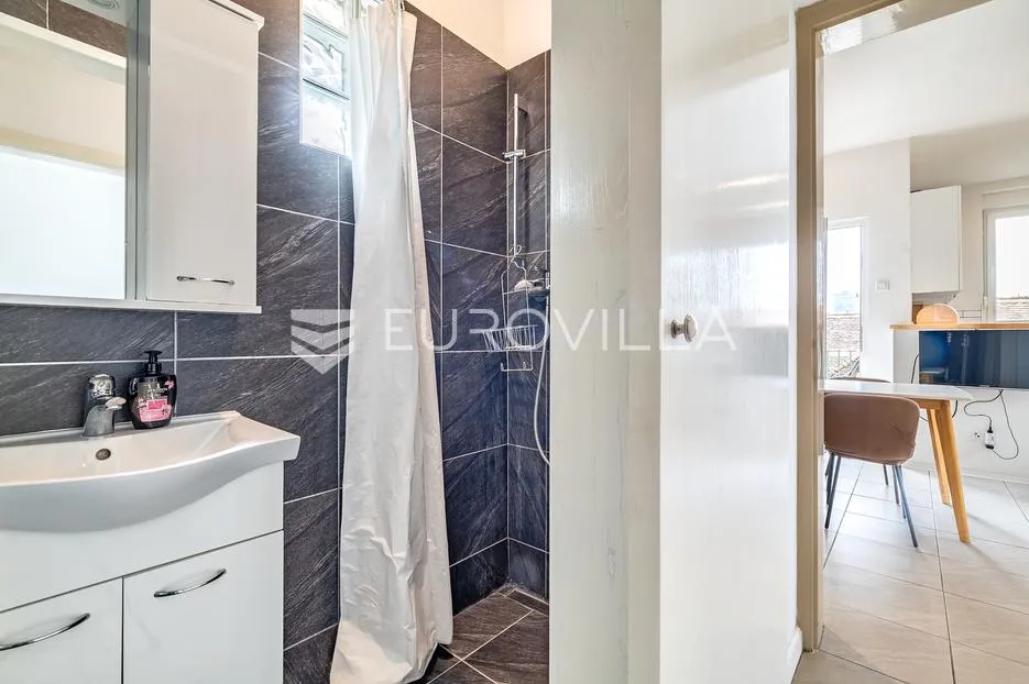 zagreb, centar, predivan četversosoban stan s balkonom 112 m² - slika 8