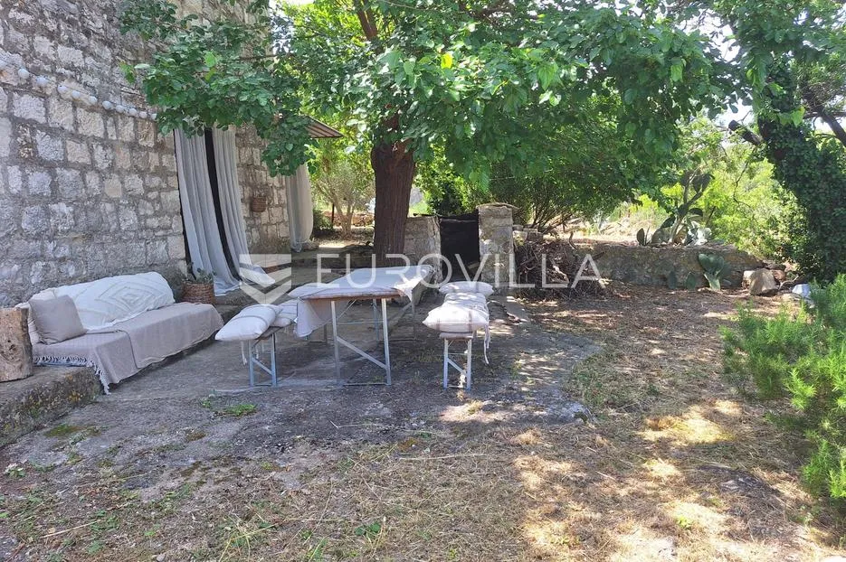 vis, marinje zemlje, samostojeća kamena kuća - slika 16