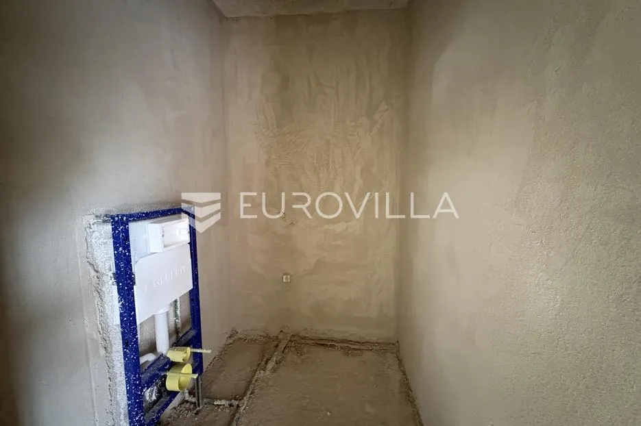 vodice, prekrasan stan s krovnom terasom i bazenom, 143,49 m² - slika 6