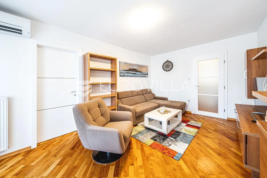 zagreb, črnomerec, prekrasan trosoban stan 64 m² - slika 2